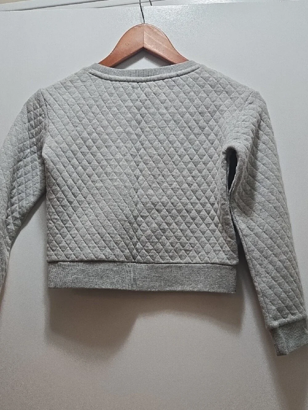 GAP quilted crewneck